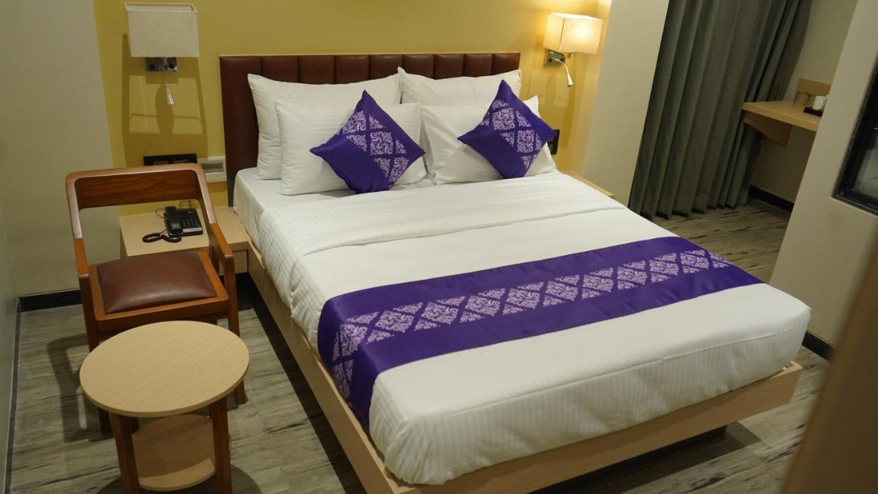 Purple Beds By Vits Dwarkesh, Surat Hotel Salabatpura Exterior photo